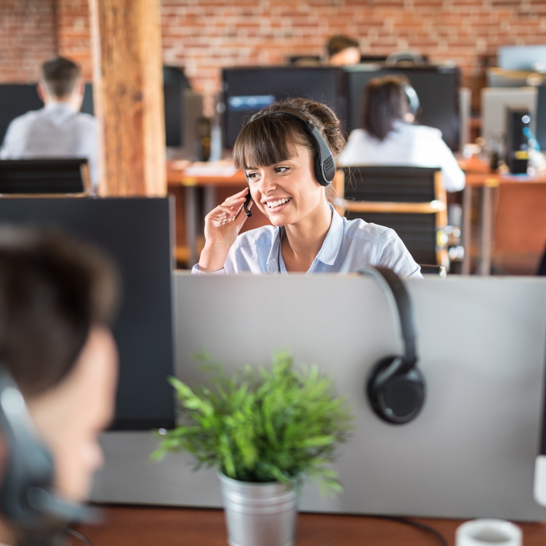 call-center-worker-accompanied-by-her-team-picture-id890954530
